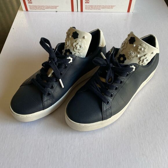 MICHAEL KORS Women’s Black Leather Sneakers Size 8M - Picture 1 of 10
